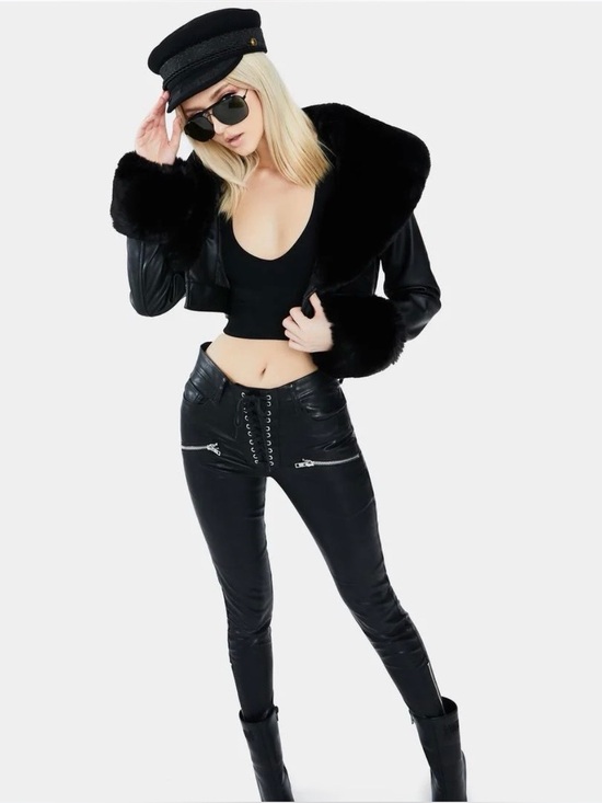 Forever 21 Jackets & Blazers - Forever 21 Black Faux Leather Cropped Jacket with Faux Fur Trim